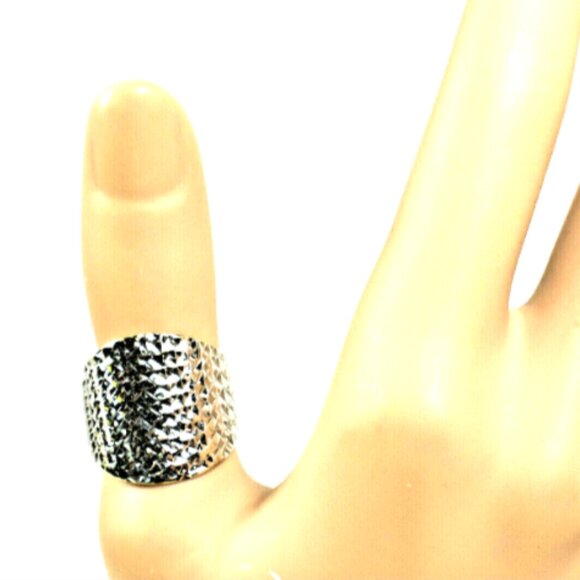 New 18K White Gold Wide Hammered Band Ring Sizable 8 - Picture 4 of 6